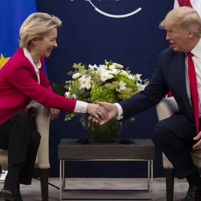 handshake Trump-von der Leyen handshake Trump-von der Leyen