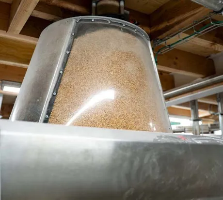 Hoewel traditie stevig verankerd zit in het DNA van Moulins du Val Dieu, blijft het bedrijf volop investeren in moderne uitrusting en kwaliteitsverbetering. Hoewel traditie stevig verankerd zit in het DNA van Moulins du Val Dieu, blijft het bedrijf volop investeren in moderne uitrusting en kwaliteitsverbetering.