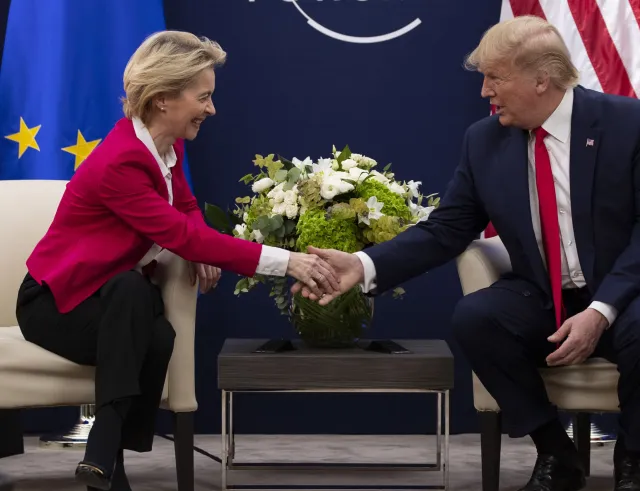handshake Trump-von der Leyen 
