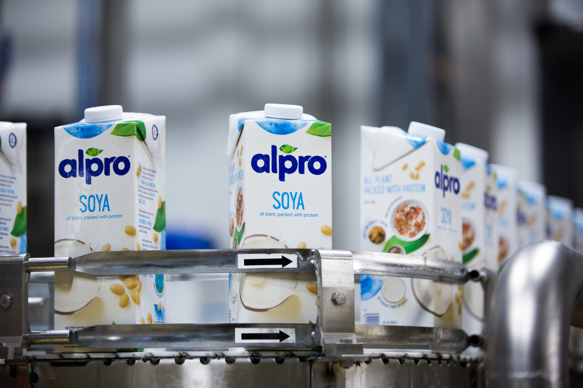Al sinds de jaren 80 maakt duurzaamheid deel uit van Alpro’s DNA. Ze neemt als pionier in het aanreiken van gezonde en plantaardige voedingsmiddelen een leidersrol op in deze groeiende beweging. 